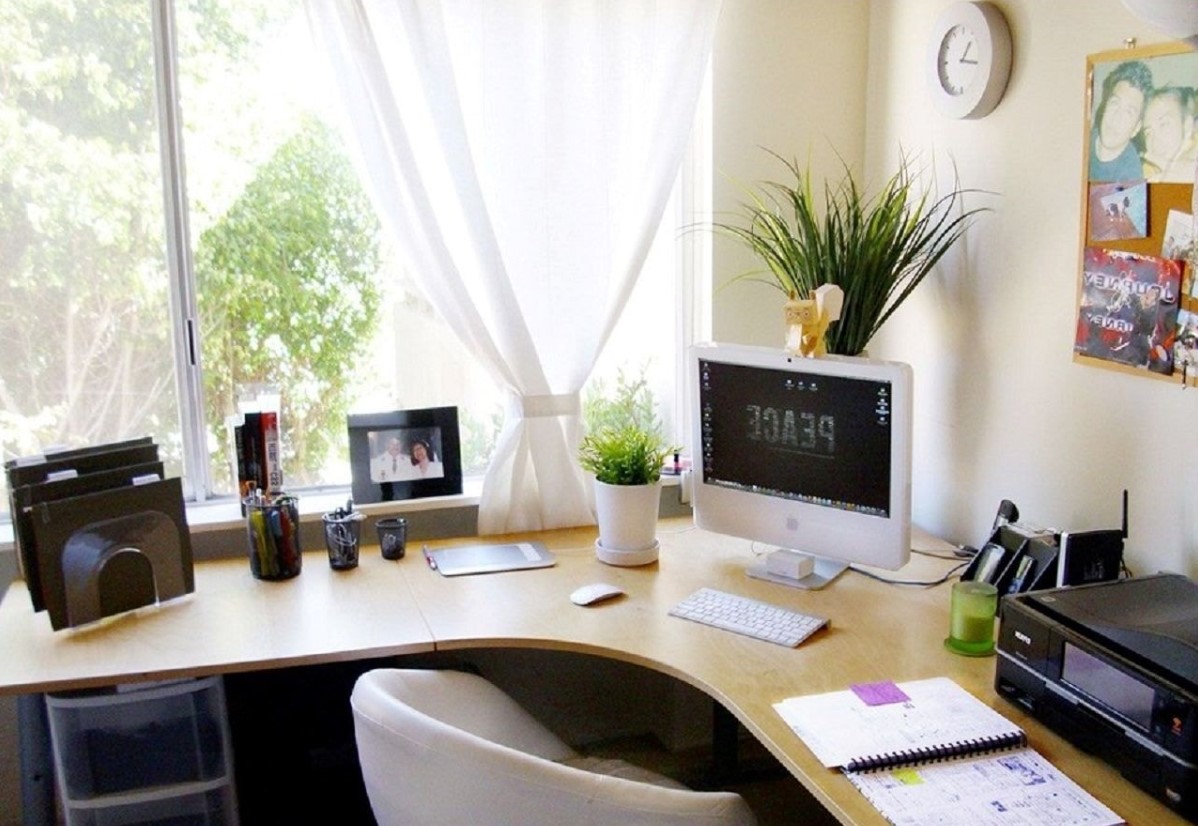 Thiết kế môi trường làm việc sáng tạo và thoải mái với bàn làm việc văn phòng
